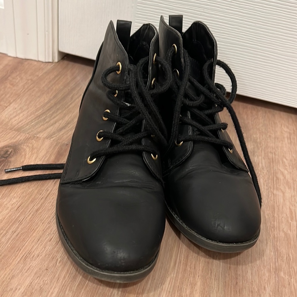 Candie’s black booties